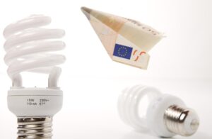 冬の一人暮らしで電気代を節約するためのポイントは？