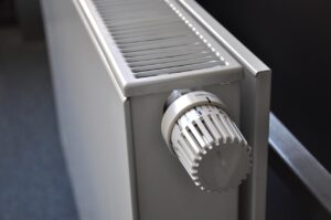 暖房はコタツとエアコンどっちが安い？
