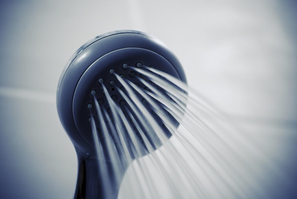 節水シャワーヘッドの効果で水道料金を節約する方法は？