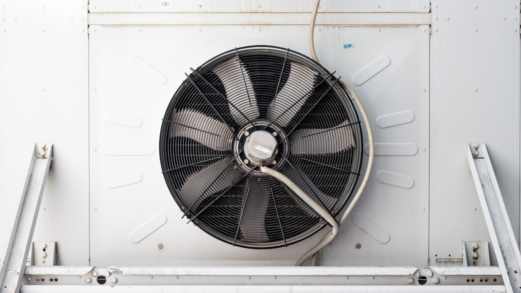エアコンの暖房を使う際に電気代を控えめにする方法は？