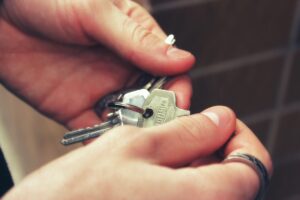 一人暮らしの家賃を安く抑える方法は？